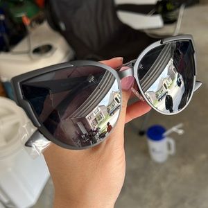 NEW Quay Game On Black/Smoke